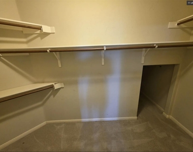 7901 Southwest Pkwy - Photo Thumbnail 10