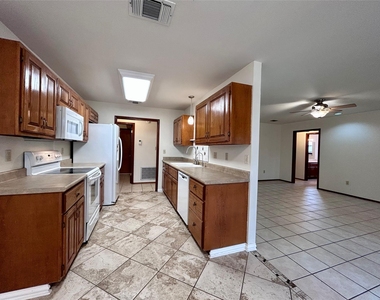 57 Woodcreek Dr - Photo Thumbnail 4