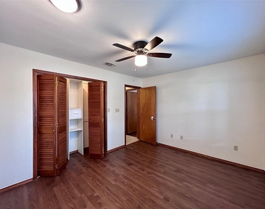 57 Woodcreek Dr - Photo Thumbnail 14