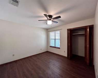 57 Woodcreek Dr - Photo Thumbnail 15