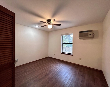 57 Woodcreek Dr - Photo Thumbnail 11