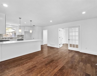 6414 Kenilworth Dr - Photo Thumbnail 4