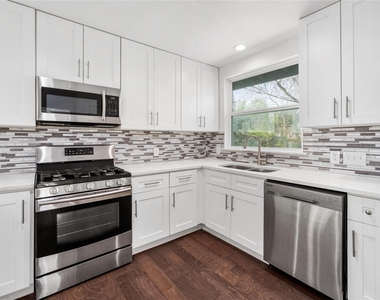 6414 Kenilworth Dr - Photo Thumbnail 6