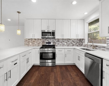 6414 Kenilworth Dr - Photo Thumbnail 7