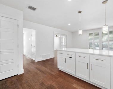 6414 Kenilworth Dr - Photo Thumbnail 8