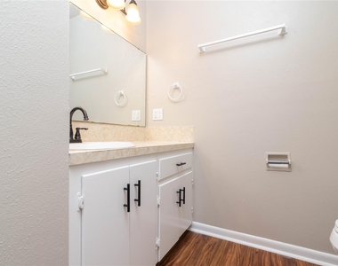97 Peach St - Photo Thumbnail 6