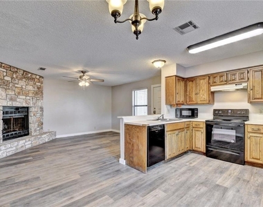 20800 Bonanza St - Photo Thumbnail 5