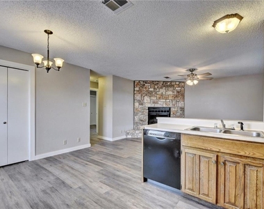 20800 Bonanza St - Photo Thumbnail 6