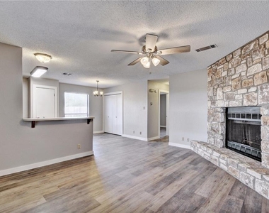 20800 Bonanza St - Photo Thumbnail 2