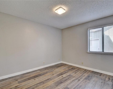 20800 Bonanza St - Photo Thumbnail 8