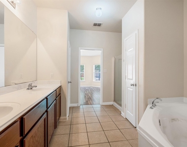 19420 James Manor St - Photo Thumbnail 7