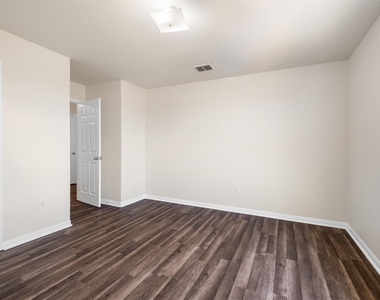 19420 James Manor St - Photo Thumbnail 16