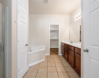19420 James Manor St - Photo Thumbnail 6