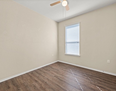 5704 Levenwood Ln - Photo Thumbnail 16