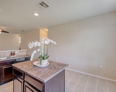 5704 Levenwood Ln - Photo Thumbnail 10