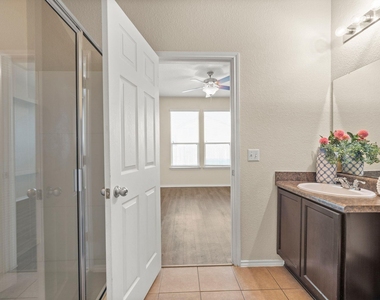 5704 Levenwood Ln - Photo Thumbnail 15