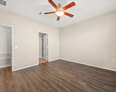 5704 Levenwood Ln - Photo Thumbnail 12