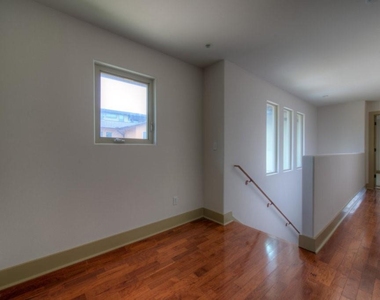 605 Peacock Ln - Photo Thumbnail 12