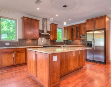 605 Peacock Ln - Photo Thumbnail 4