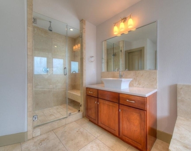 605 Peacock Ln - Photo Thumbnail 18