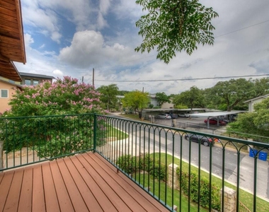 605 Peacock Ln - Photo Thumbnail 20