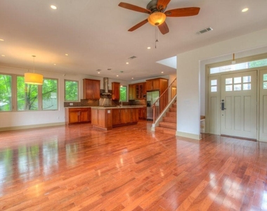 605 Peacock Ln - Photo Thumbnail 6
