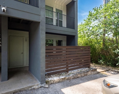 1509 W 39 1/2 St - Photo Thumbnail 18