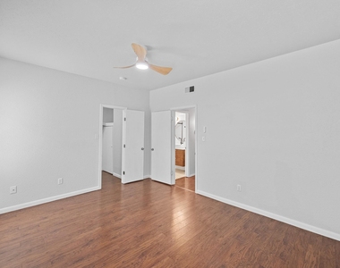 1509 W 39 1/2 St - Photo Thumbnail 13