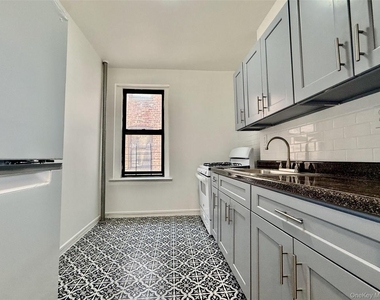 Listing in Bronx 2156 Cruger Ave. - Photo Thumbnail 8