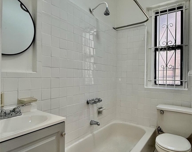Listing in Bronx 2156 Cruger Ave. - Photo Thumbnail 9