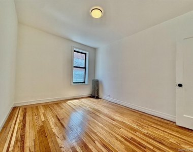 Listing in Bronx 2156 Cruger Ave. - Photo Thumbnail 3