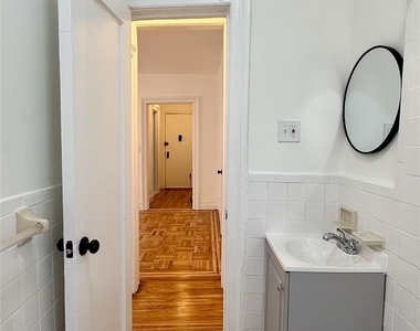 Listing in Bronx 2156 Cruger Ave. - Photo Thumbnail 5