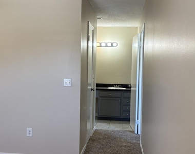 11467 Fort Caroline Lakes Drive N - Photo Thumbnail 38