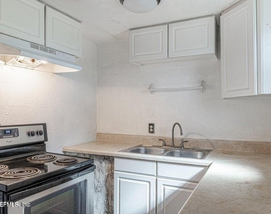 8306 Galveston Avenue - Photo Thumbnail 13