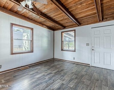 8306 Galveston Avenue - Photo Thumbnail 4
