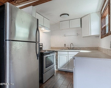 8306 Galveston Avenue - Photo Thumbnail 12