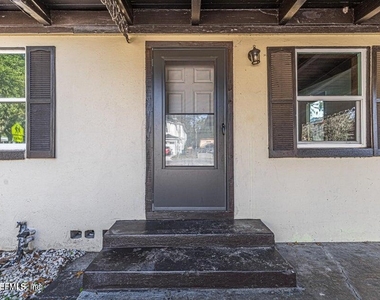 8306 Galveston Avenue - Photo Thumbnail 3