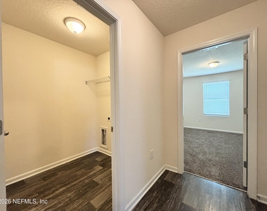 1763 Eagle View Way - Photo Thumbnail 8