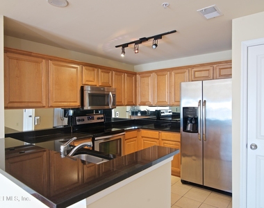 400 E Bay Street - Photo Thumbnail 55