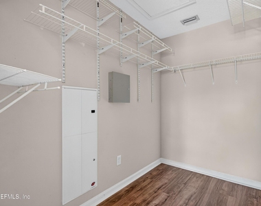 7047 Deer Lodge Circle - Photo Thumbnail 14