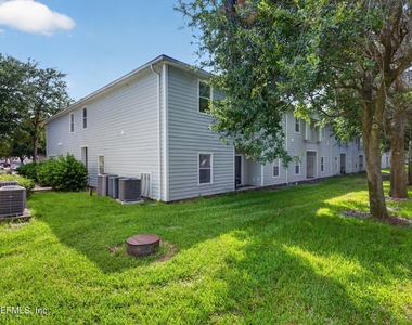 7047 Deer Lodge Circle - Photo Thumbnail 25