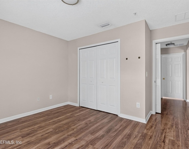 7047 Deer Lodge Circle - Photo Thumbnail 17