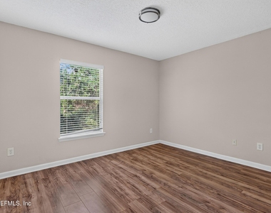 7047 Deer Lodge Circle - Photo Thumbnail 16