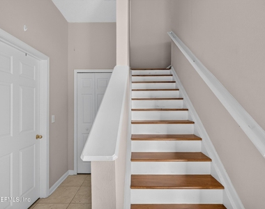 7047 Deer Lodge Circle - Photo Thumbnail 3