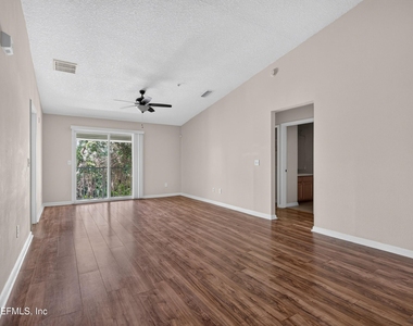 7047 Deer Lodge Circle - Photo Thumbnail 4