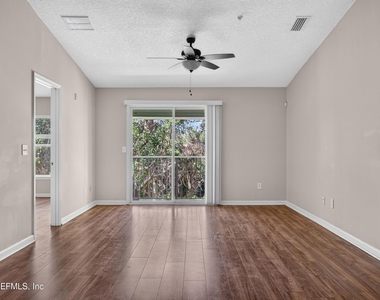 7047 Deer Lodge Circle - Photo Thumbnail 5