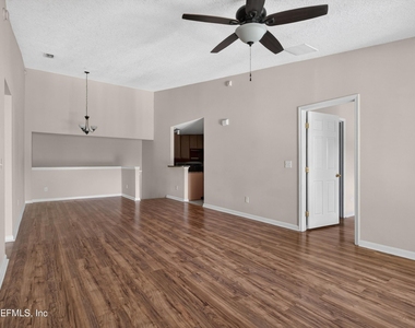 7047 Deer Lodge Circle - Photo Thumbnail 6