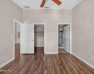 7047 Deer Lodge Circle - Photo Thumbnail 13