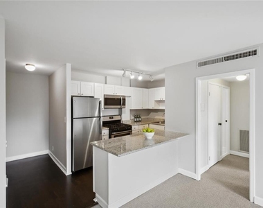 2285 Peachtree Road Ne - Photo Thumbnail 4