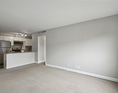 2285 Peachtree Road Ne - Photo Thumbnail 5